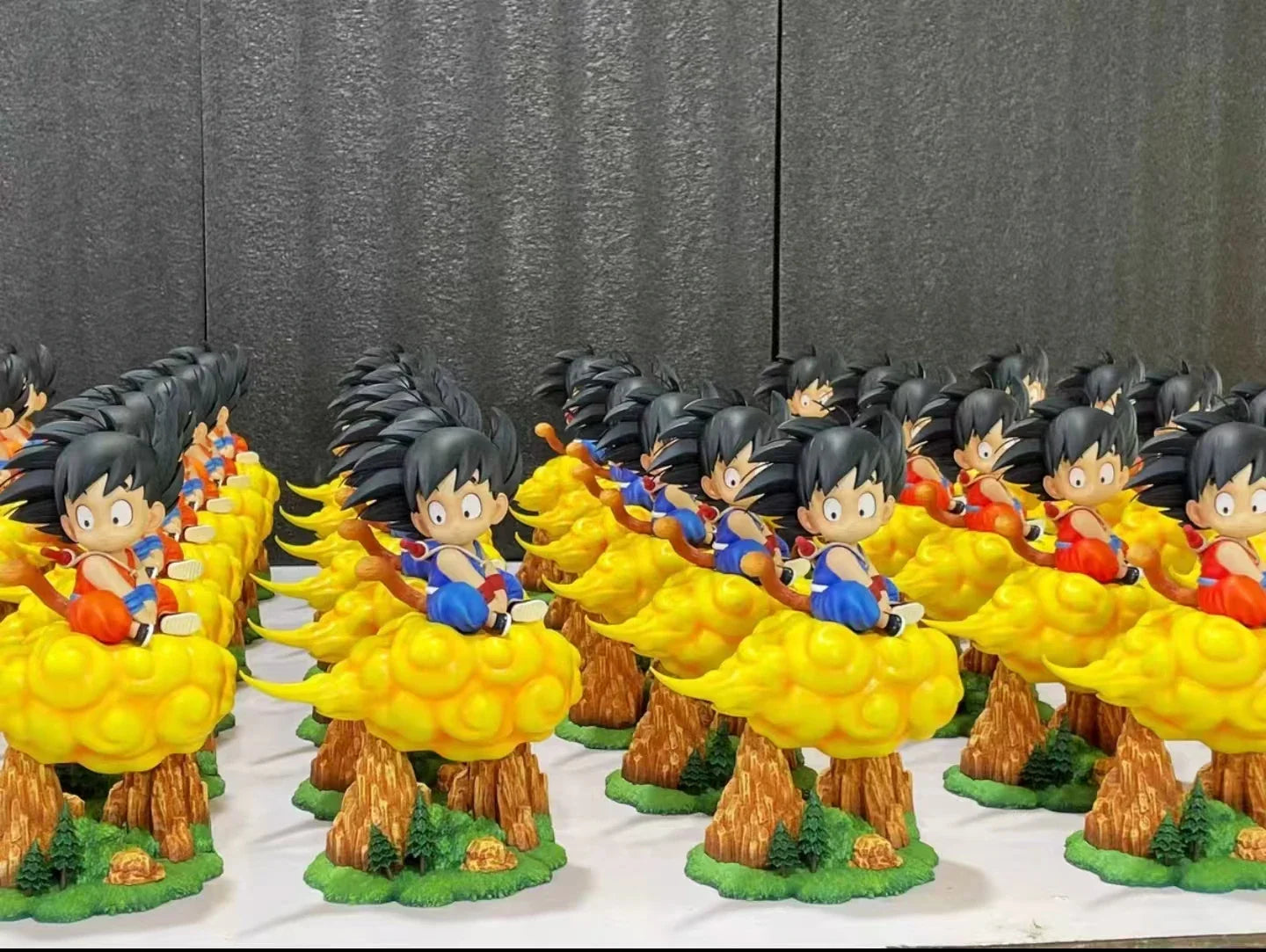 20cm/7.8 inches Dragon Ball cartoon character Goku sitting on somersault cloud PVC Action Figure Figurine Model Collection Toys